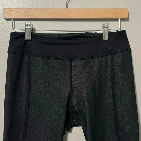 Lululemon Dignity  Mid Rise Crop - Picture 3 of 12